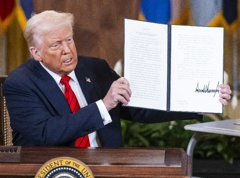 Trump firma orden impulsa explotación “tierras raras”