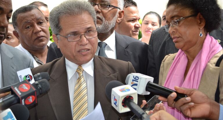 Colegio Médico preocupado por protocolo atención a extranjeros