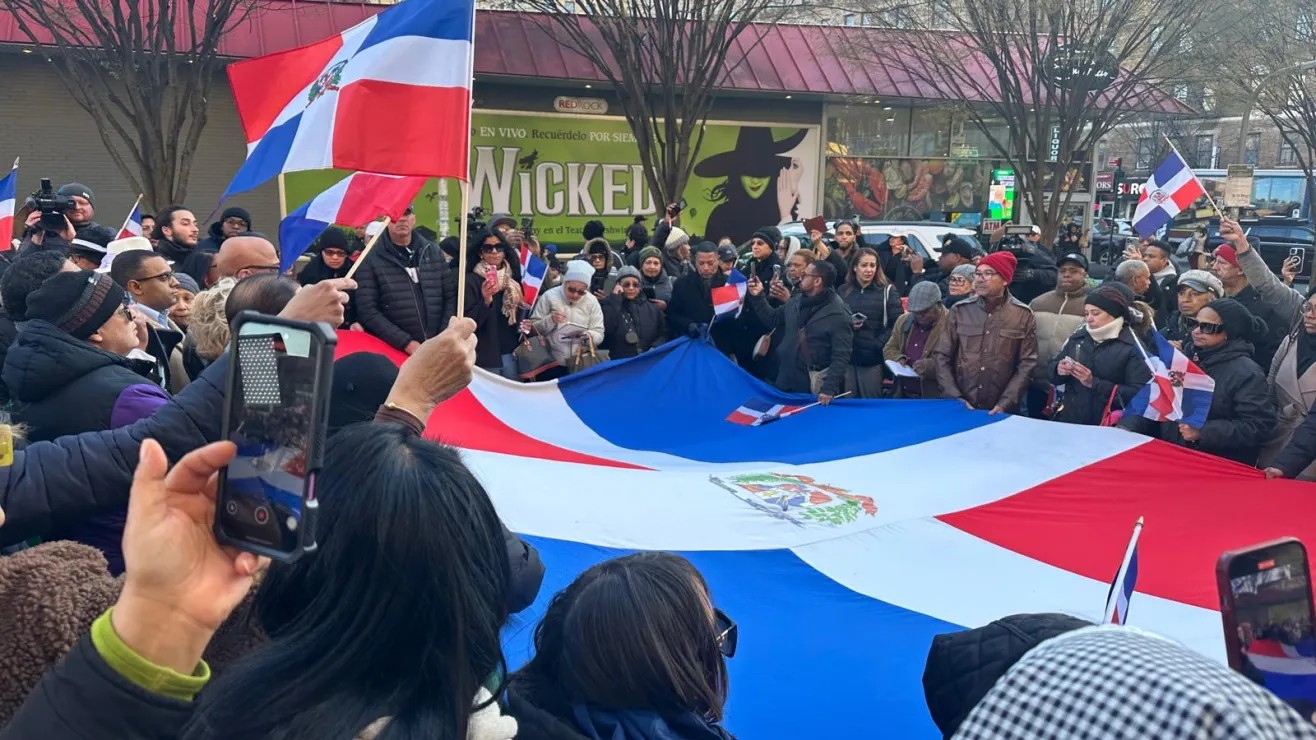 NY: Dominicanos hacen vigilia solidaridad en Alto Manhattan