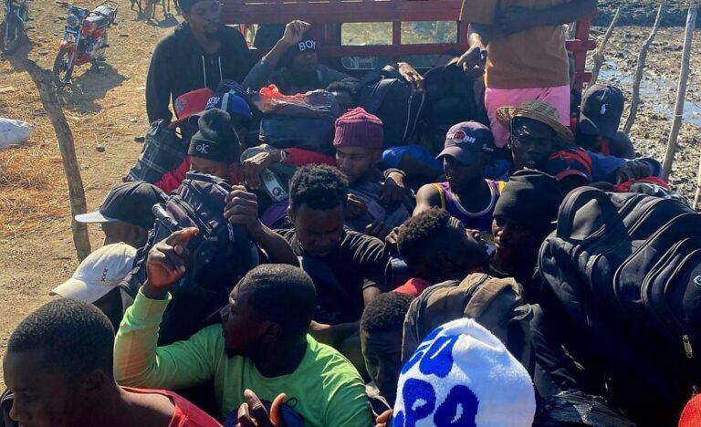 Ejército localiza otra casa utilizada para ocultar indocumentados en Montecristi; 47 detenidos