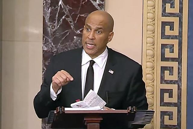 Senador N. Jersey desafía Trump en discurso de 25 horas