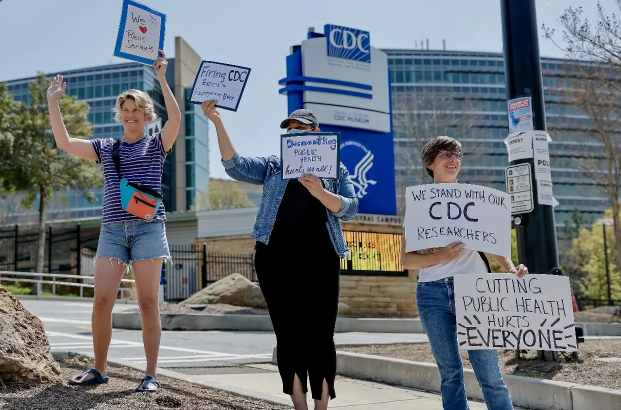 Fiscales 23 estados demandan a Trump por recorte fondos de salud