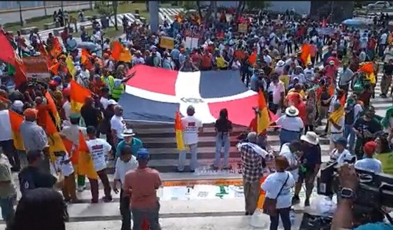 Denuncian agresión en marcha conmemoración Revolución 1965