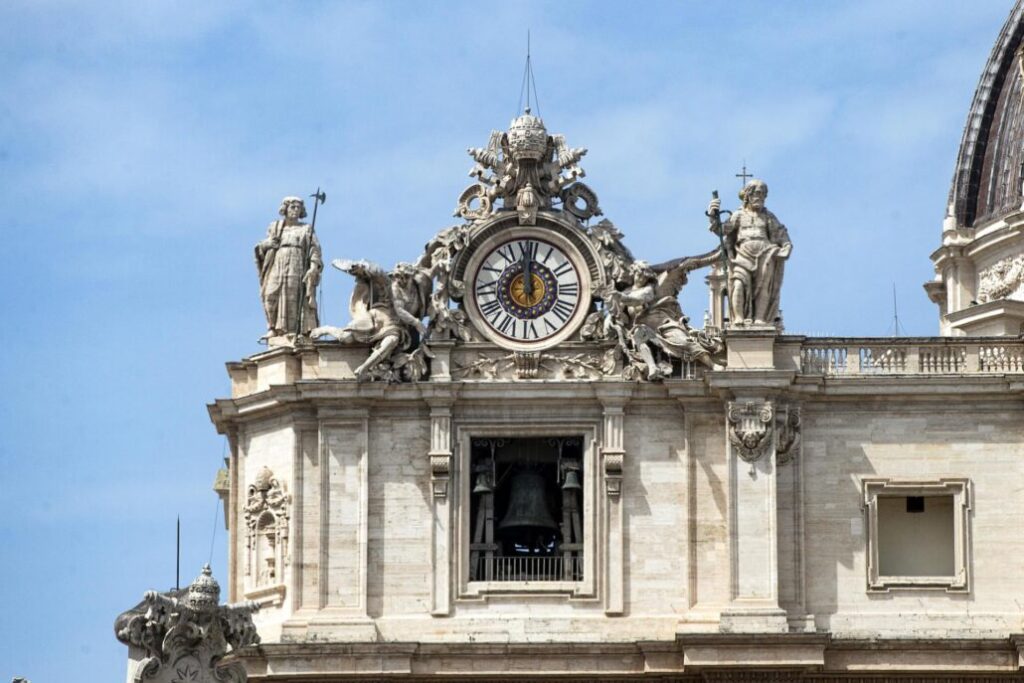 El papa será velado en la capilla de su residencia desde hoy tras constatar su muerte