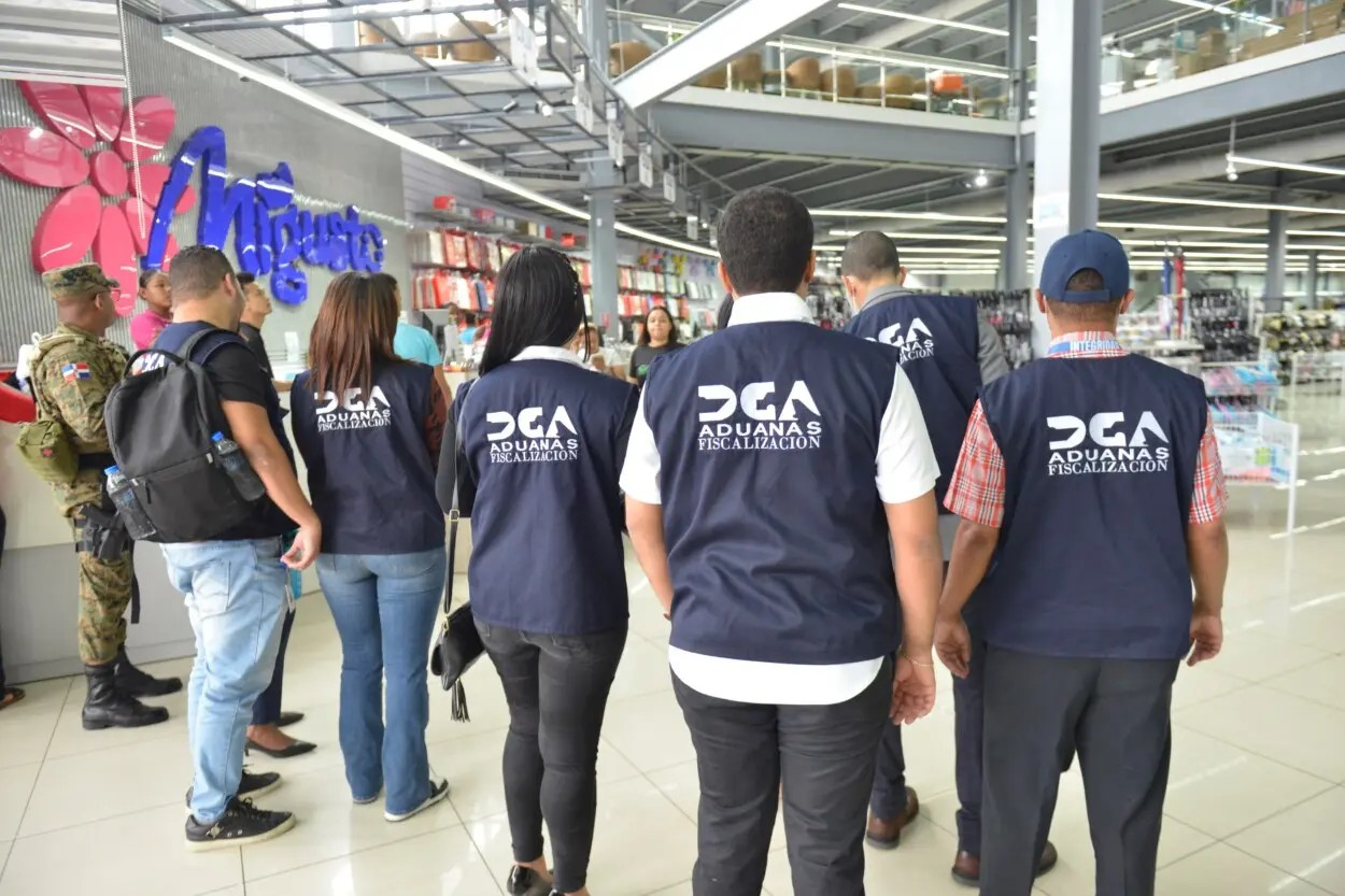 DGA interviene tres tiendas por departamentos de origen chino
