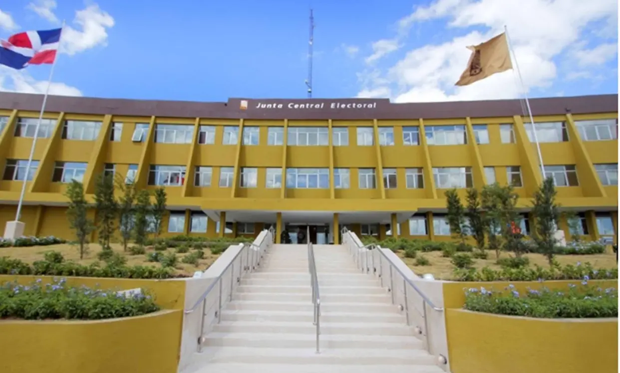Fundación sugiere permitan encuestas por redes sociales