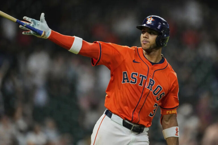 Jeremy Peña e Isaac Paredes pegan jonrones para los Astros