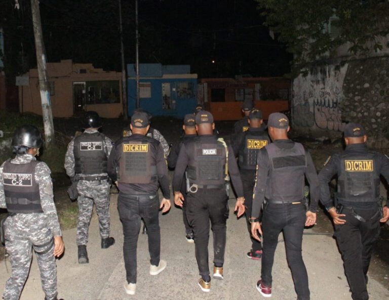 La Policía abate a dos hombres secuestraron mujer en Herrera