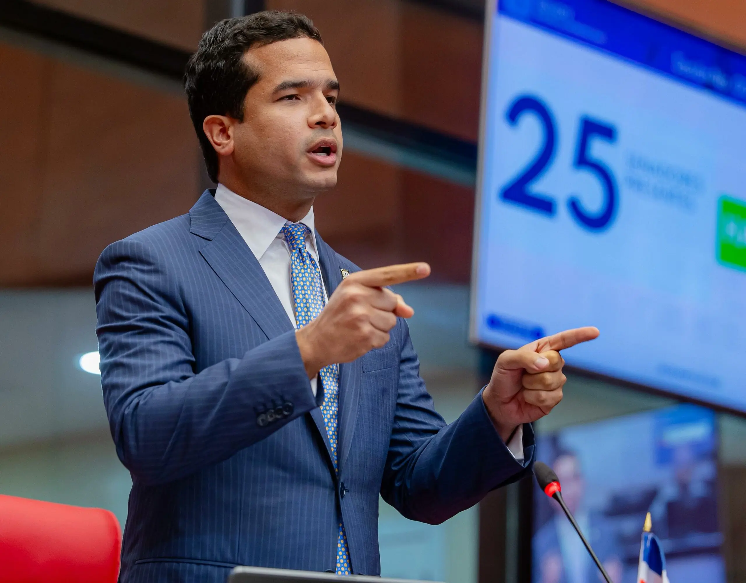 Tráfico de migrantes: la propuesta de Omar Fernández que impondría sanción permanente a funcionarios