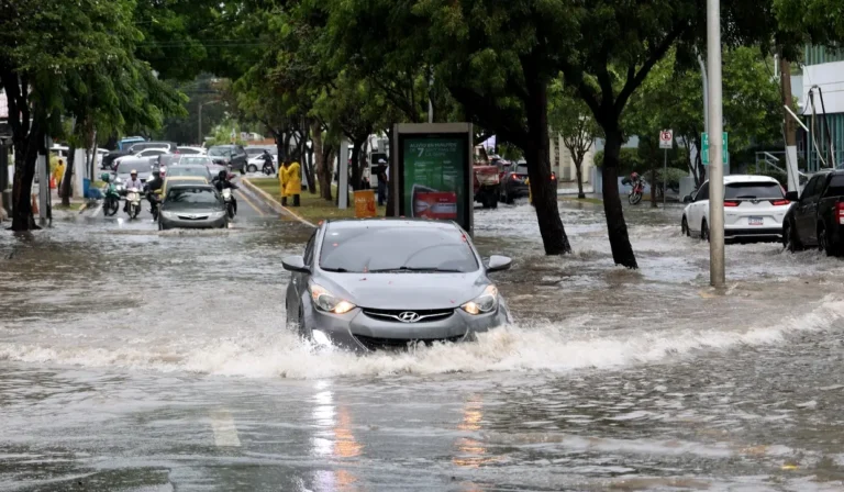 COE emite alerta roja para cuatro provincias por continuidad riesgo