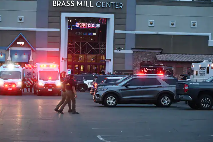 Tiroteo en centro comercial de Connecticut deja cinco heridos
