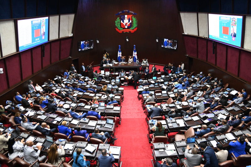 Mayoría diputados PRM, elegidos con 665,226 votos, aún no decide apoyar a presidenciables