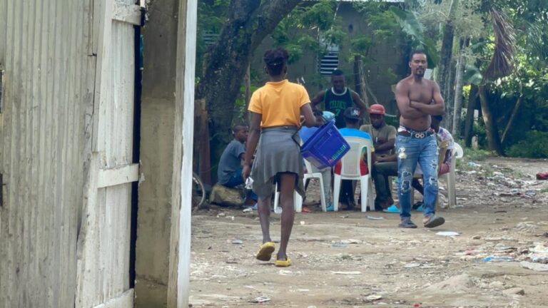 Asentamiento de haitianos crece en Santiago frente a la indiferencia de las autoridades