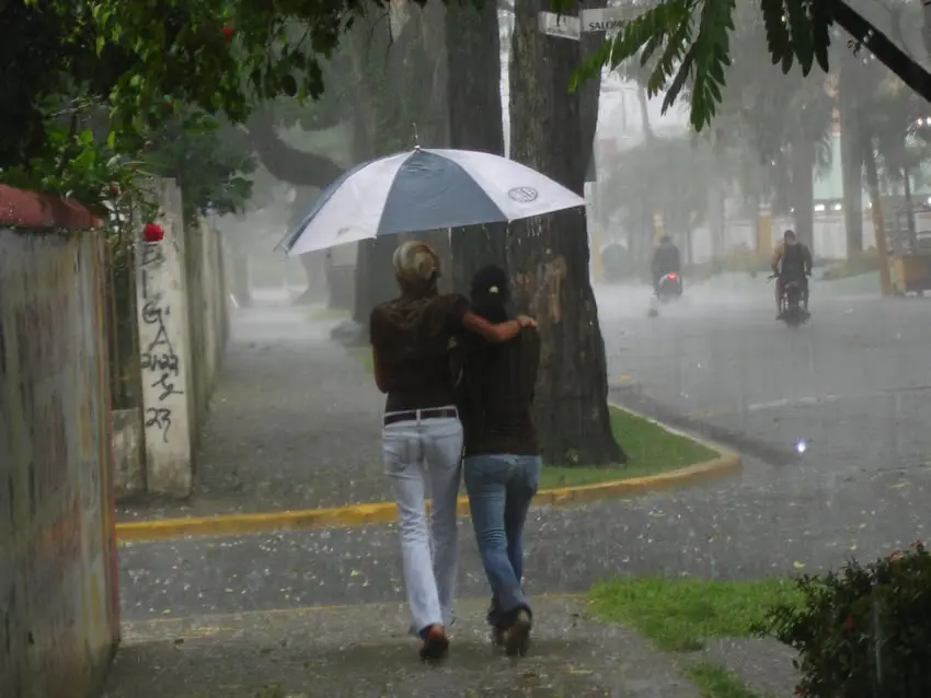 Fuertes lluvias dañan comunidades, vías, casas, puentes, sembradíos y 2, 450 desplazados