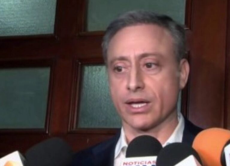 Levantan prisión domiciliaria y retiran grillete a exprocurador