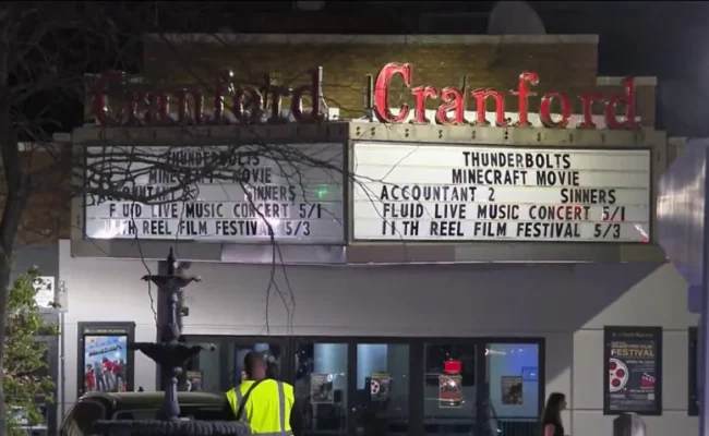 No hay heridos! Se desplomó techo de cine centenario en Nueva Jersey