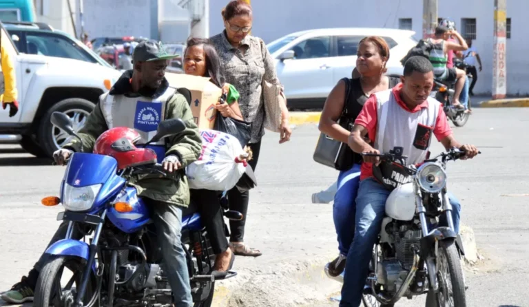 Embajada de EE.UU. advierte a sus ciudadanos sobre riesgos al usar motoconchos en RD