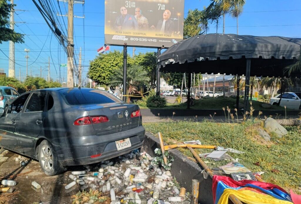 Vehículo impacta altar de víctimas del Jet Set