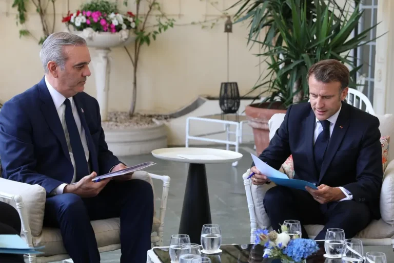 Presidente francés dispuesto financiar el 85 % tren de Santo Domingo