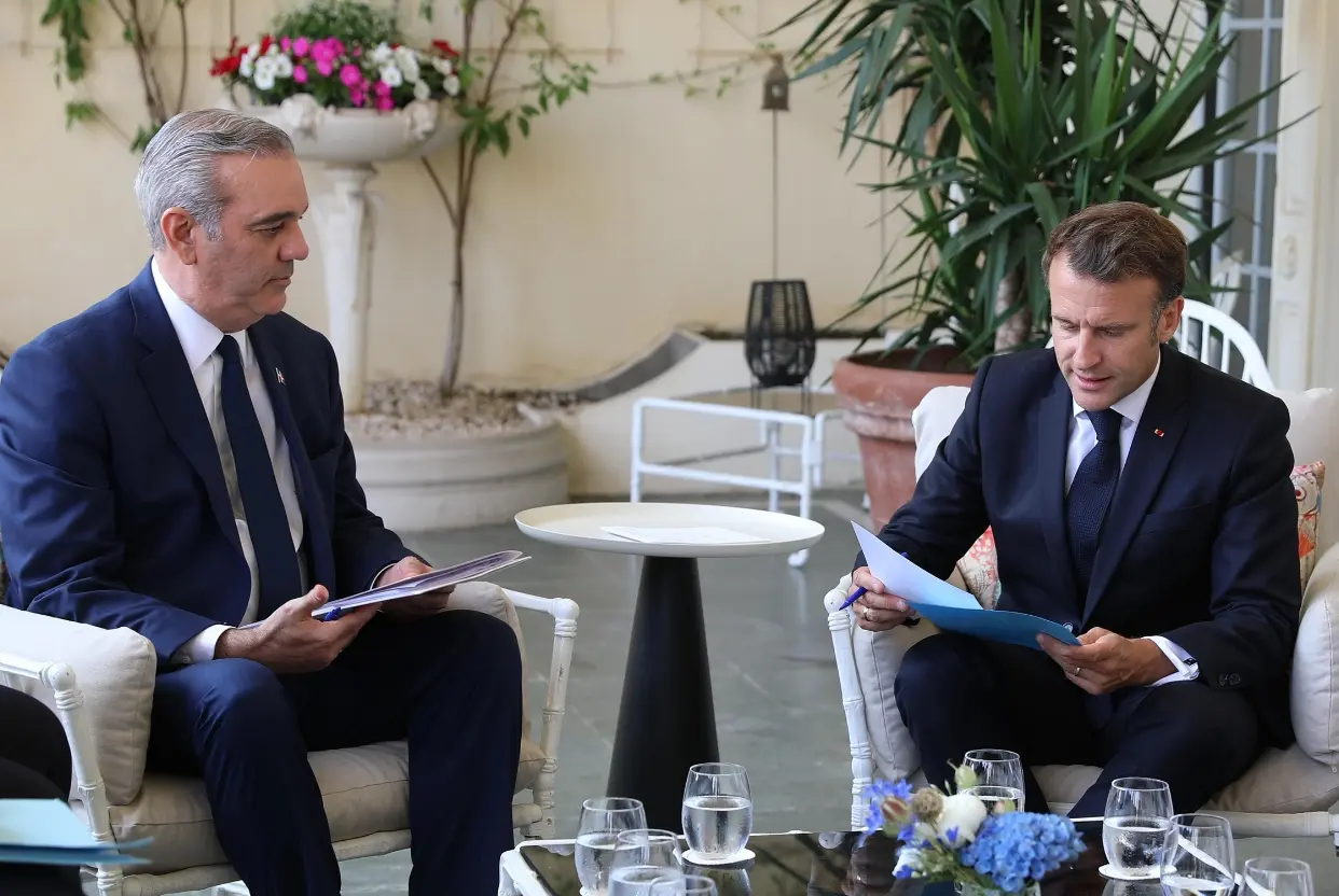 Presidente francés dispuesto financiar el 85 % tren de Santo Domingo