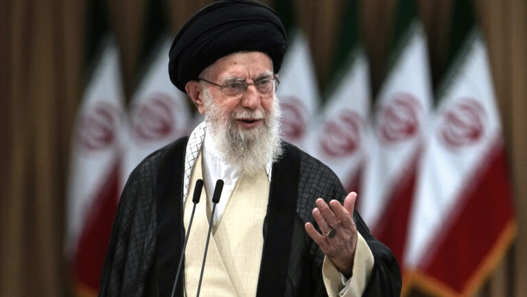 Líder supremo de Irán declara victoria en guerra contra Israel