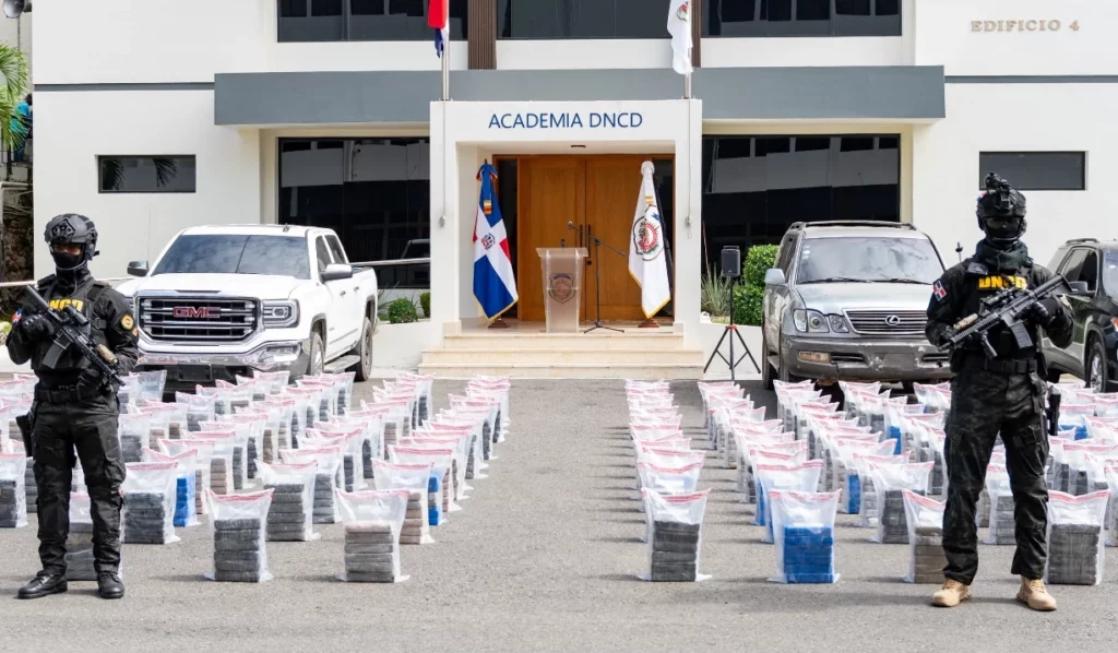 DNCD persigue a 10 vinculados a 1.4 toneladas coca