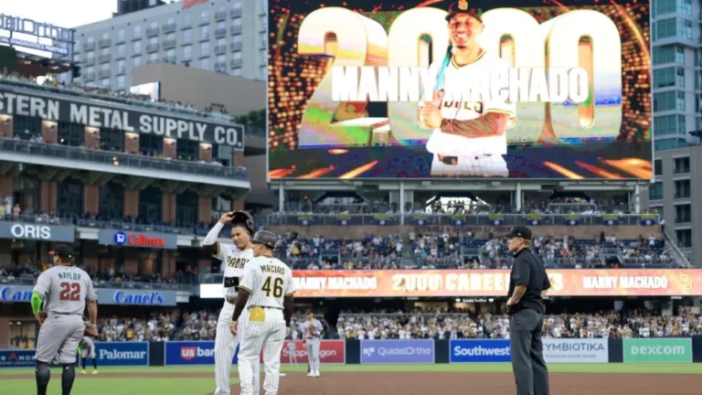 Manny Machado llega a 2,000 hits y se une a un club histórico en MLB