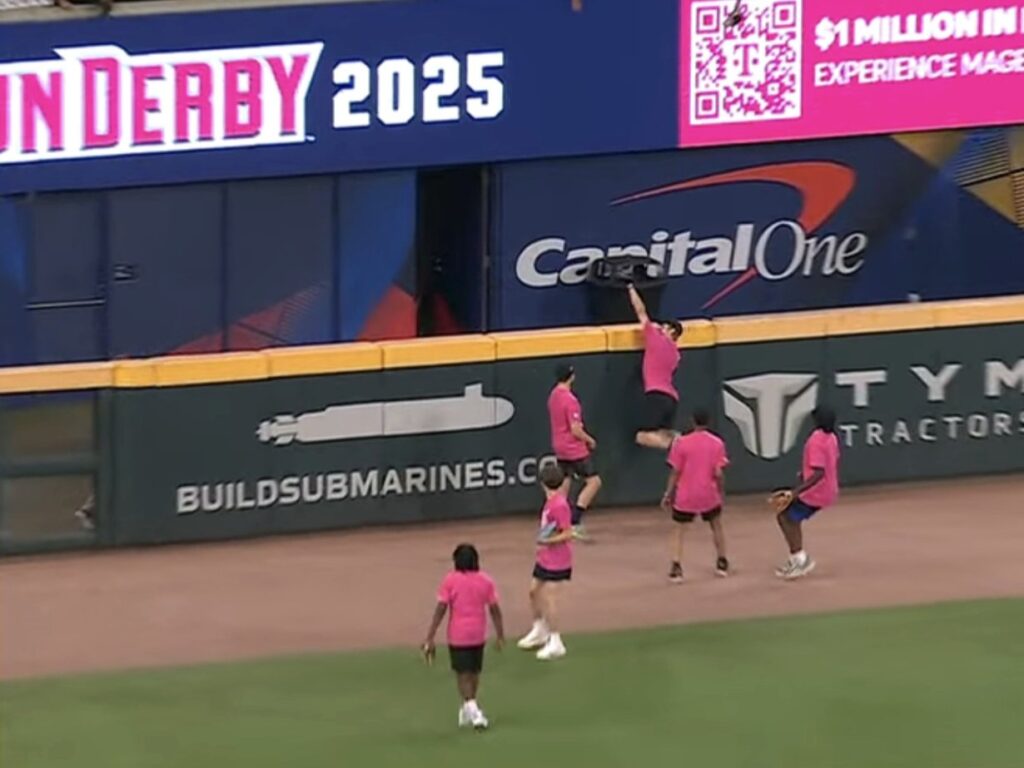 Un recogepelotas “roba” jonrón a Caminero en la final del Derby 2025