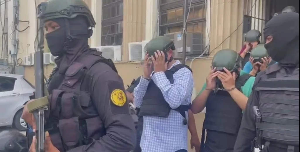 Altos oficiales activos y retirados bajo investigación por fraudes y sobornos