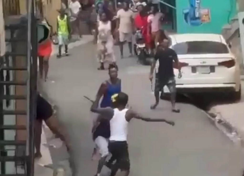 9 detenidos tras riña en Santo Domingo Este con machetes