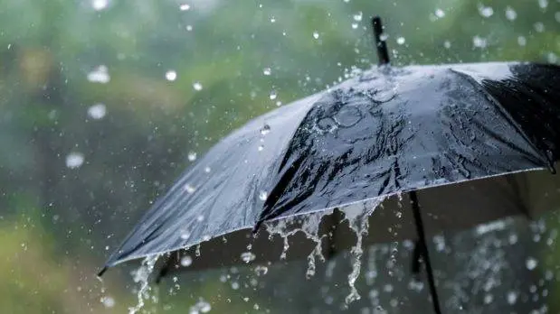 Onda tropical provoca aguaceros y tronadas; intenso calor y polvo del Sahara inciden en el clima
