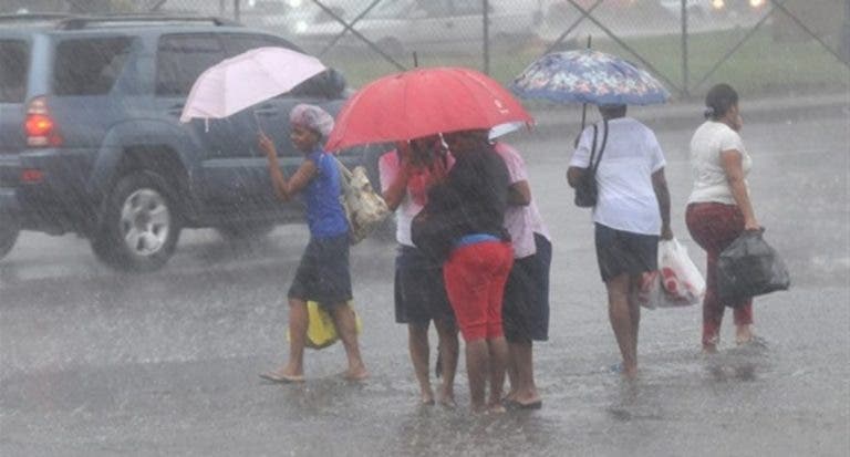 Indomet: vaguada y polvo del Sahara provocarán lluvias aisladas y cielos opacos este lunes