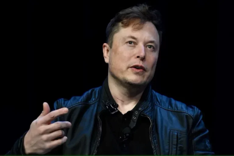Elon Musk planea demandar a Apple por no incluir X o Grok entre sus aplicaciones destacadas