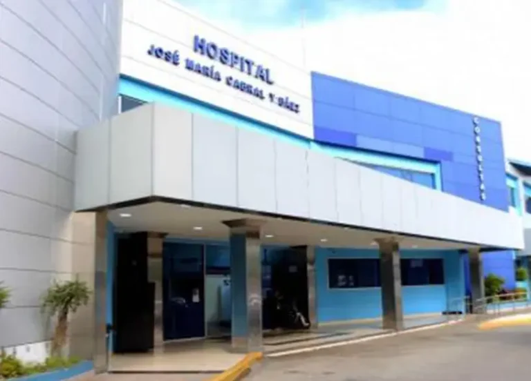 Personal del Hospital José María Cabral y Báez detiene labores
