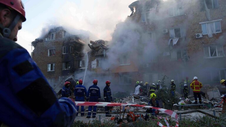 Kiev fue blanco de un masivo y letal ataque nocturno de Rusia