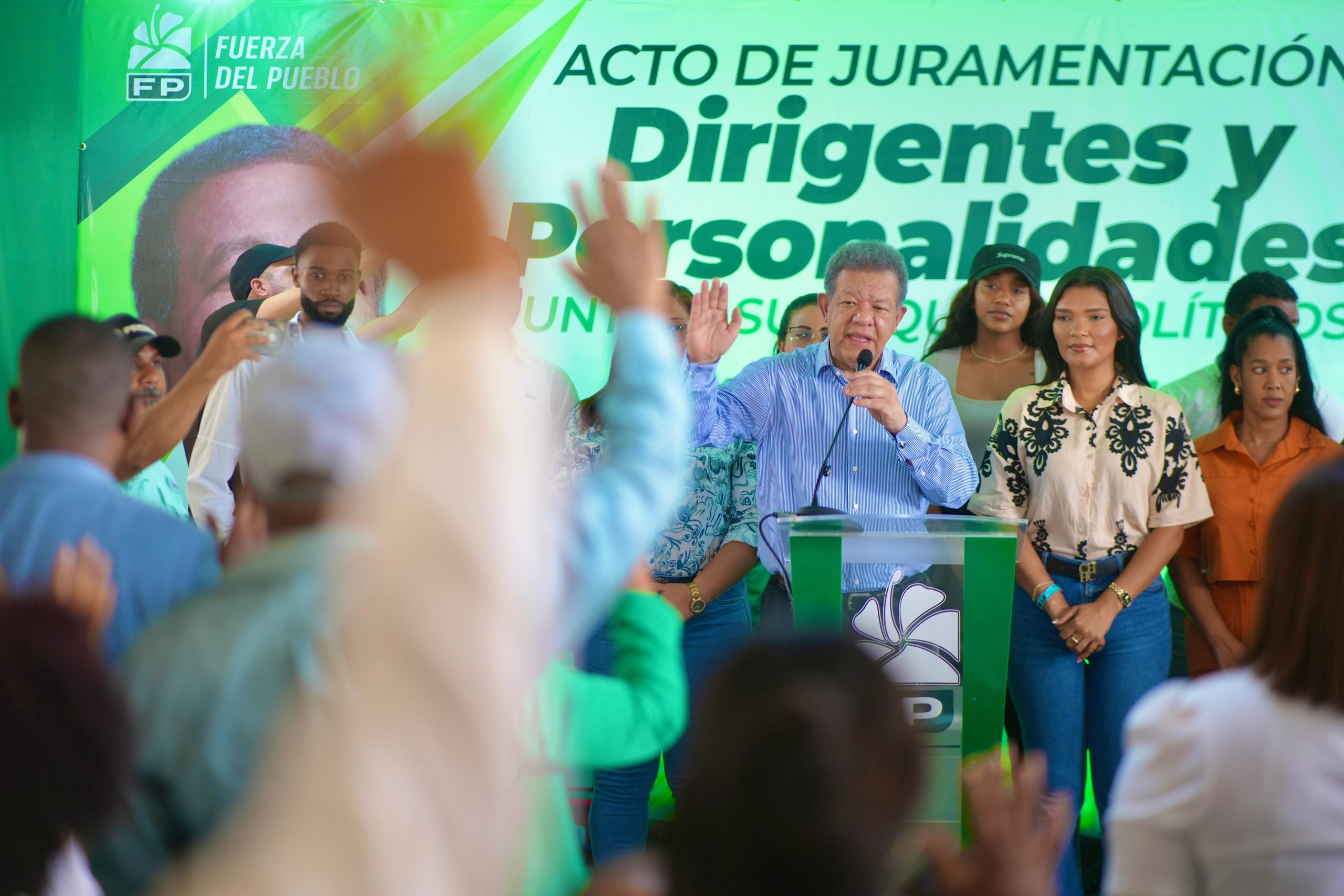 Leonel sigue juramentaciones este fin de semana en La Vega