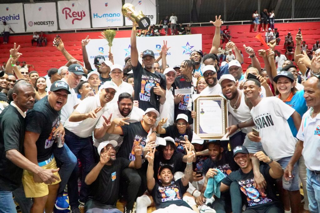 Titanes del Sur logran bicampeonato con barrida ante Metros