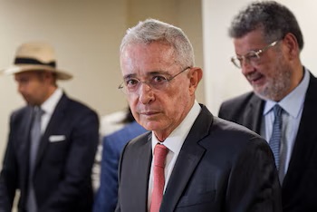 COLOMBIA: Condenan a 12 años al expresidente Uribe