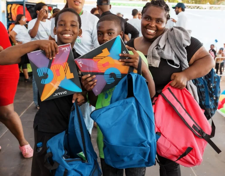 Año escolar inicia con más de 2,300 centros en emergencia