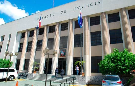 Juez fija audiencia preliminar contra exempleado de Procuraduría acusado de estafar a empresarios