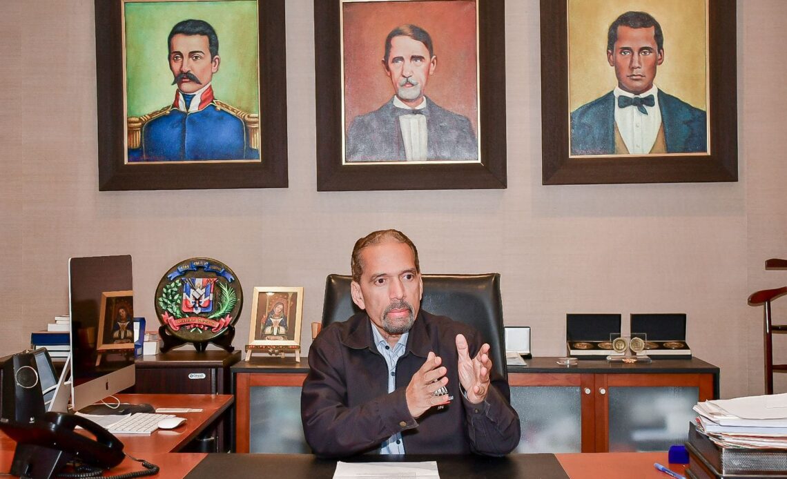 Seguirá el proceso legal contra un grupo ultrajó himno de la RD