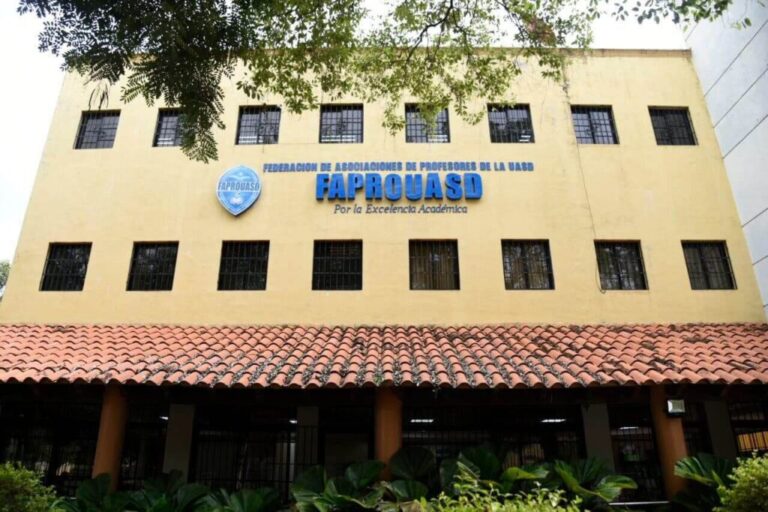 Aprueban aumento salarial del 30% para profesores de la UASD