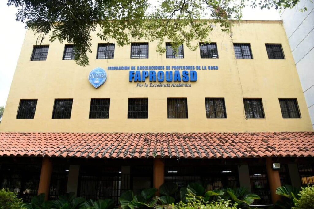Aprueban aumento salarial del 30% para profesores de la UASD