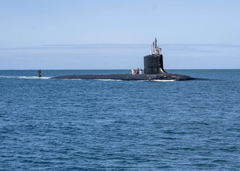 EEUU despliega dos submarinos nucleares tras declaración rusa
