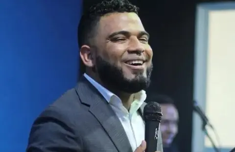 Hacía Uber? Pastor apresado en una orgía sexual en Zona Colonial es suspendido por su iglesia