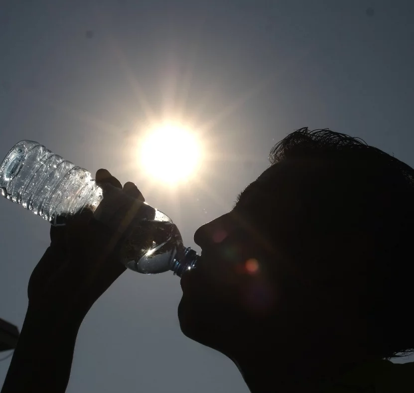 ¡Mantente hidratado! Las altas temperaturas persisten; vaguada provocará aguaceros