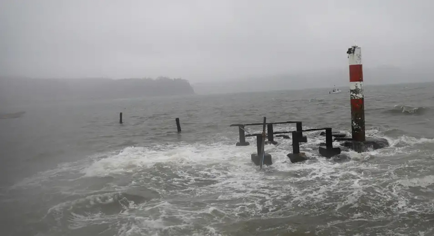 Por un terremoto 7,7 en Rusia declararon amenaza de tsunami