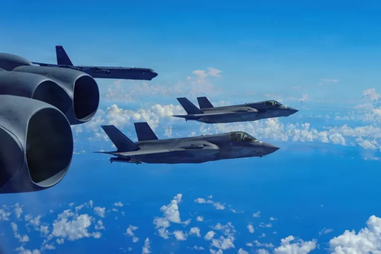 EEUU llena el Caribe de barcos, aviones y tropas