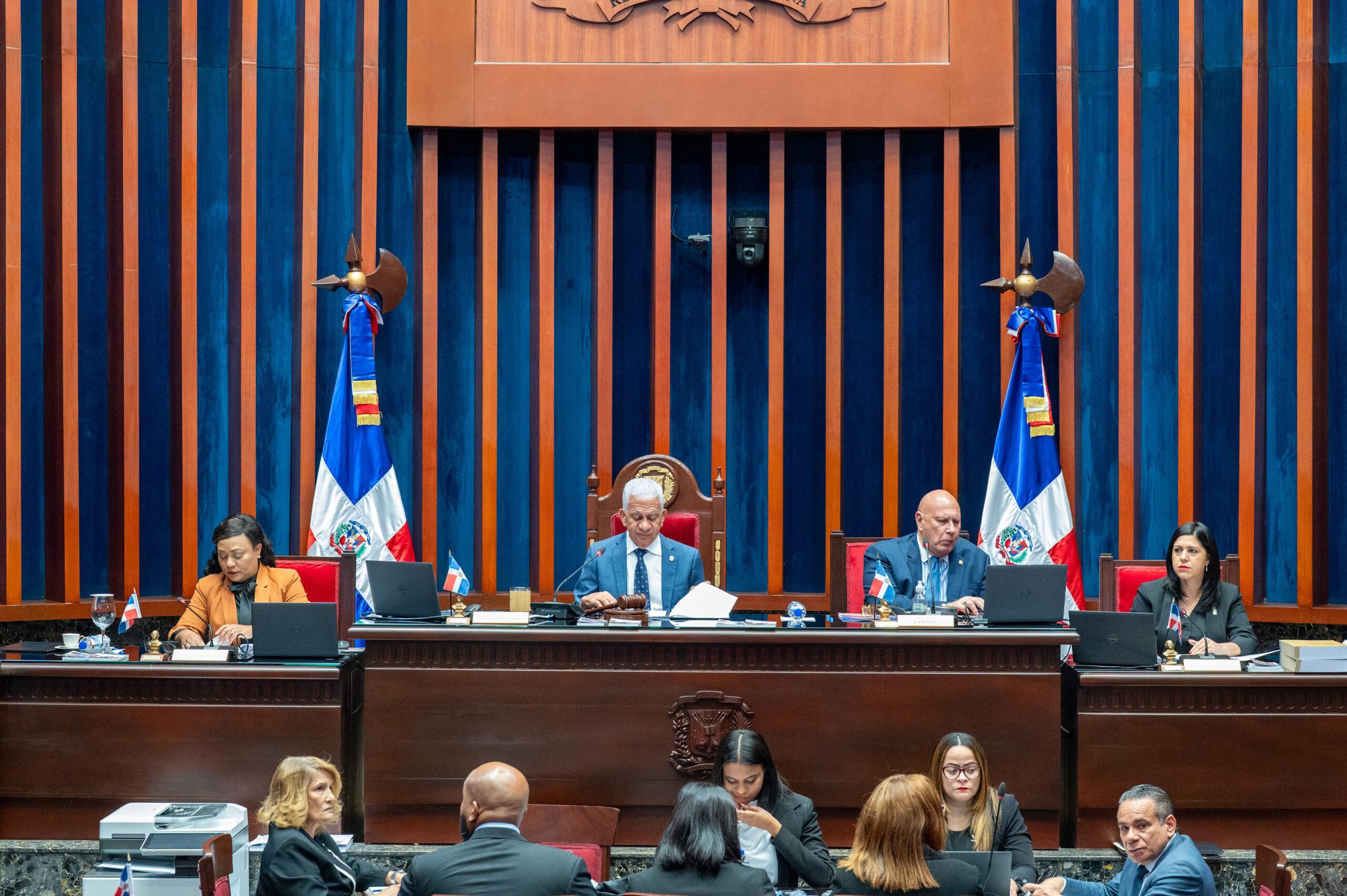 Senado aprueba Código de Trabajo sin cambios en la cesantía, pese a presión mediática