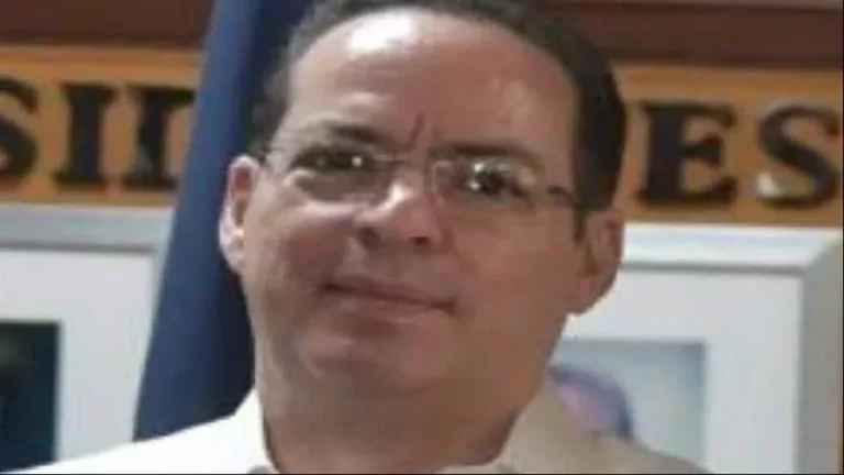 Gaspar Polanco Virella, acusado de narcotráfico junto a exasesor, aborda vuelo hacia Miami para entregarse
